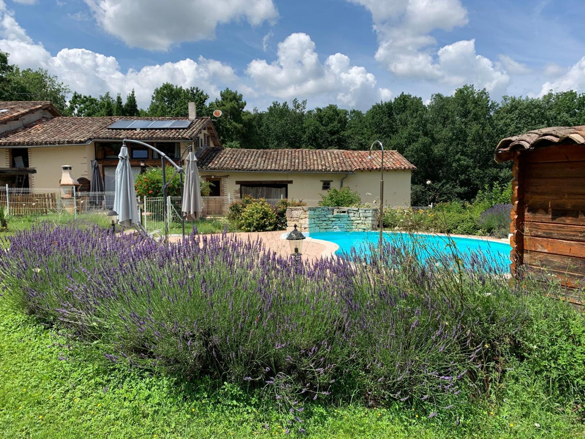 Gite Bois Et Senteurs Lafrancaise Luaran gambar