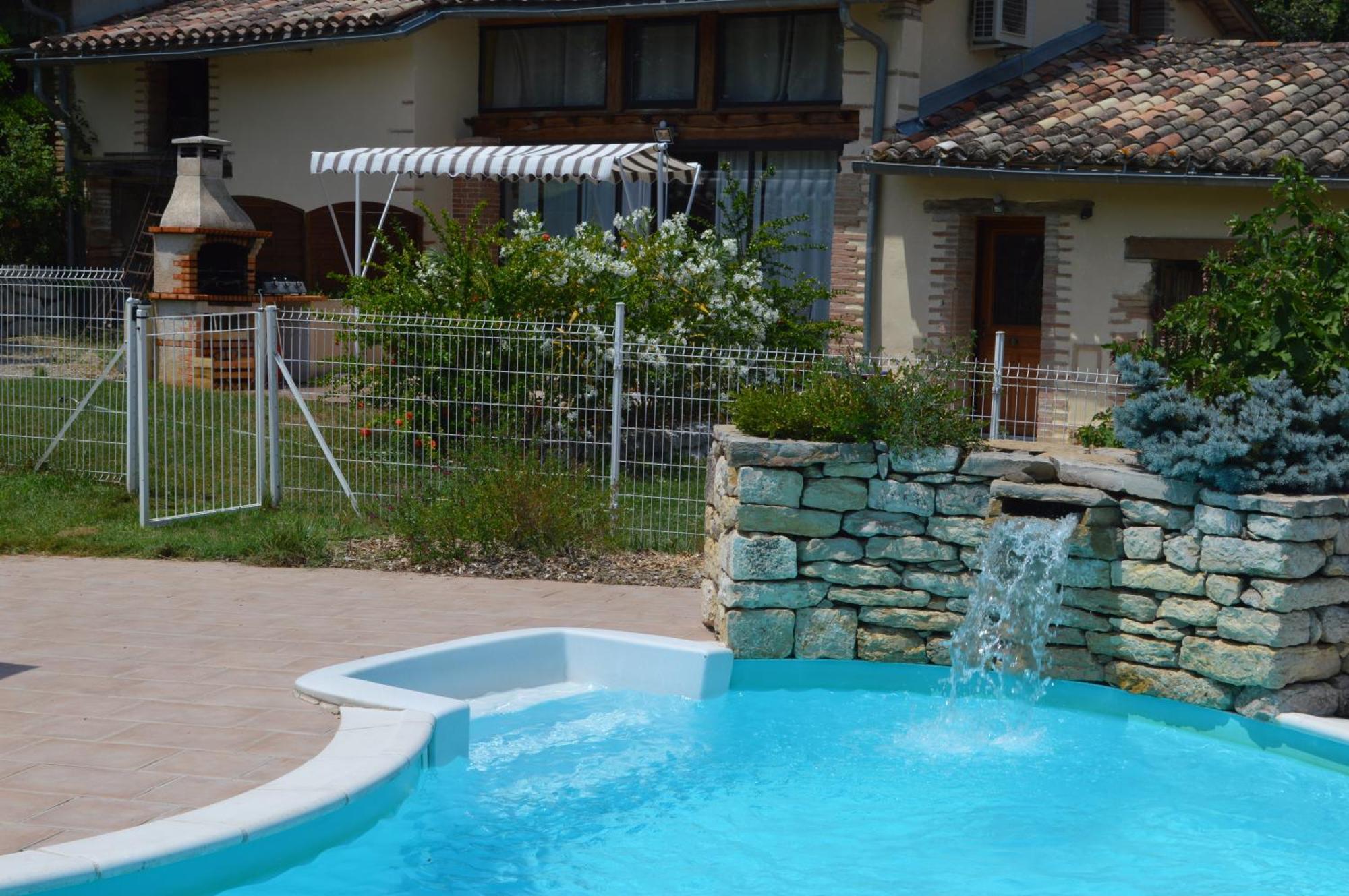 Gite Bois Et Senteurs Lafrancaise Luaran gambar